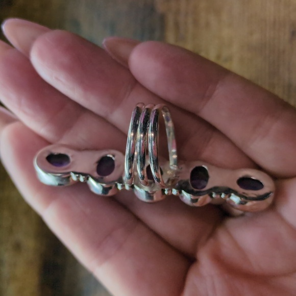 Elegant Purple Stone Silver Ring - Picture 3 of 10